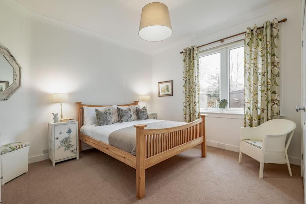 Heather Cottage, 2 Bedroom In Комри Екстериор снимка