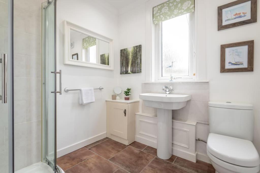 Heather Cottage, 2 Bedroom In Комри Екстериор снимка