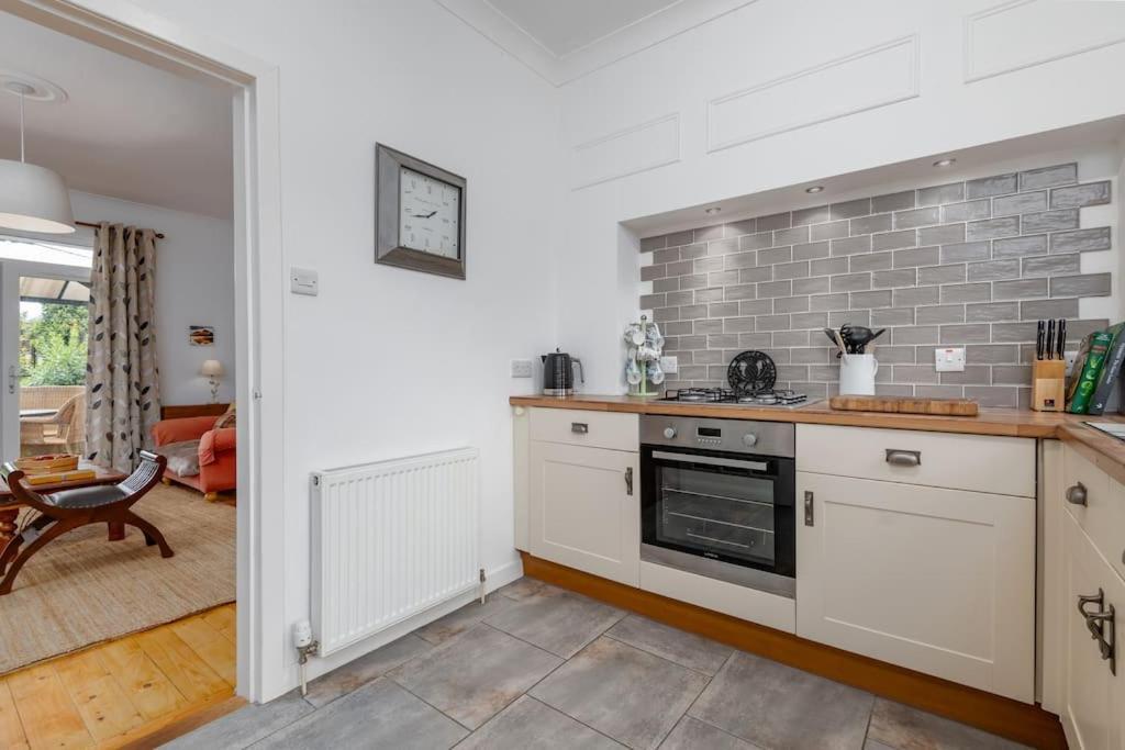 Heather Cottage, 2 Bedroom In Комри Екстериор снимка