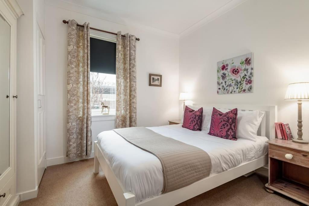 Heather Cottage, 2 Bedroom In Комри Екстериор снимка