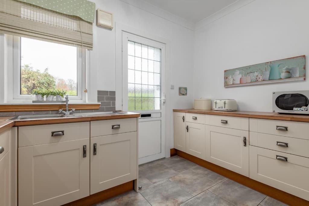 Heather Cottage, 2 Bedroom In Комри Екстериор снимка