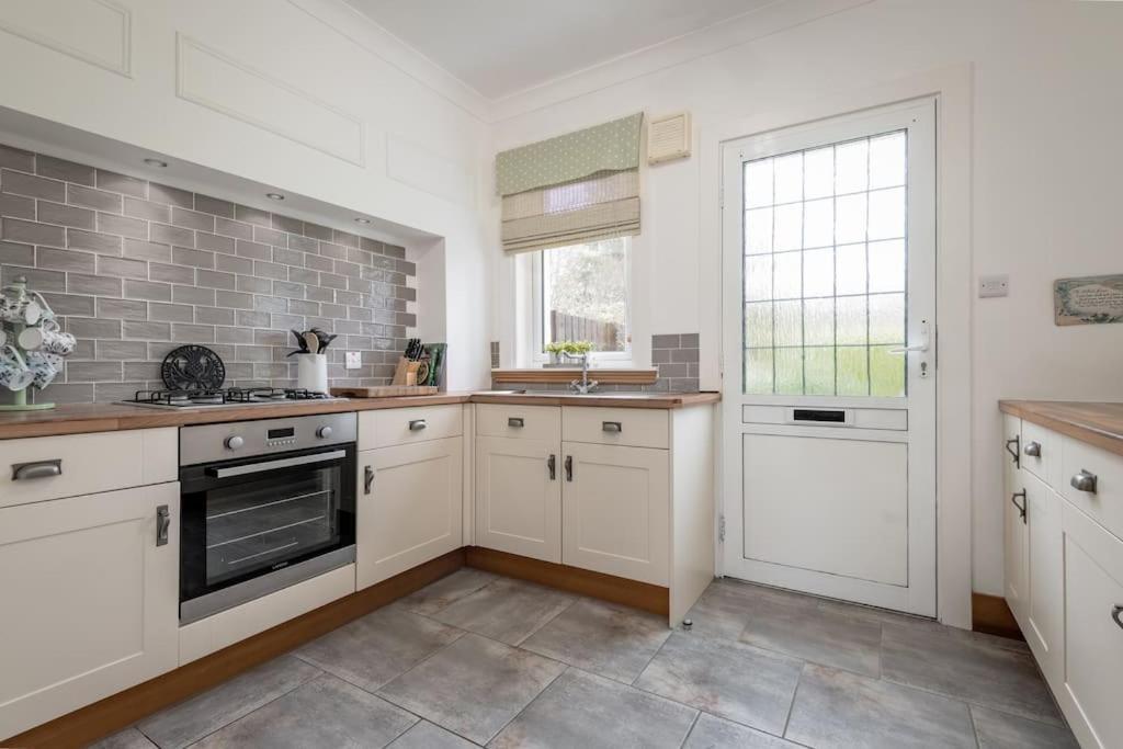 Heather Cottage, 2 Bedroom In Комри Екстериор снимка