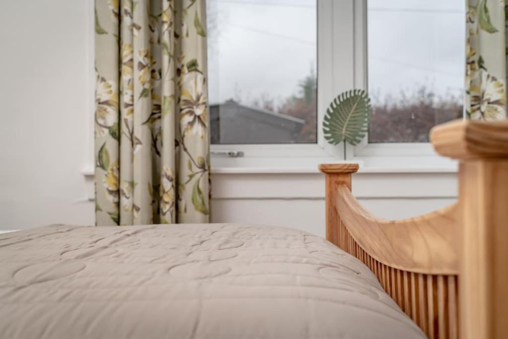 Heather Cottage, 2 Bedroom In Комри Екстериор снимка