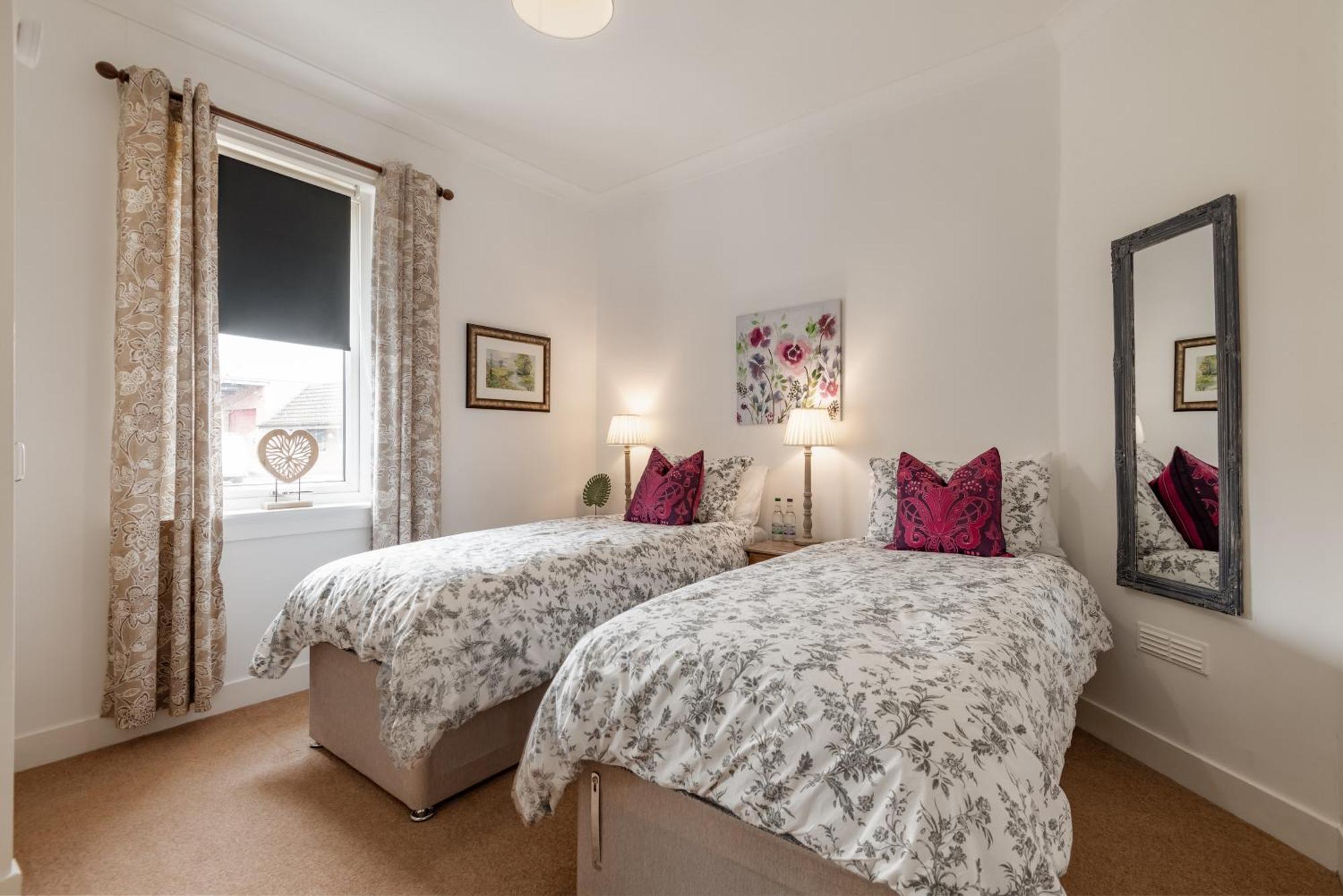 Heather Cottage, 2 Bedroom In Комри Екстериор снимка